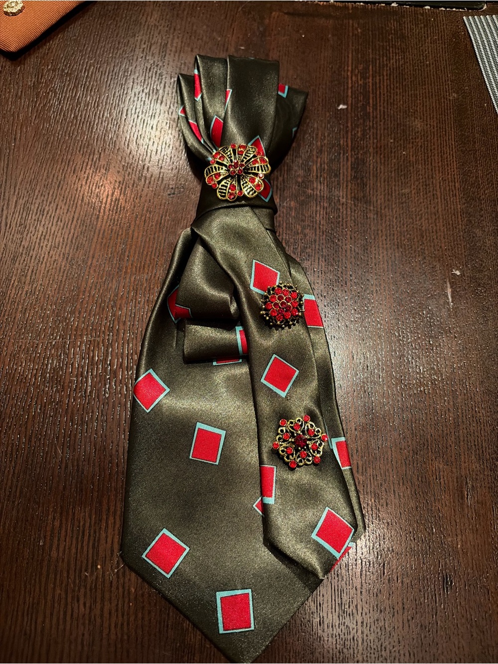 KM Milano Italian Olive Green Patterned Tie Necklace with Red Accents and Brooch
